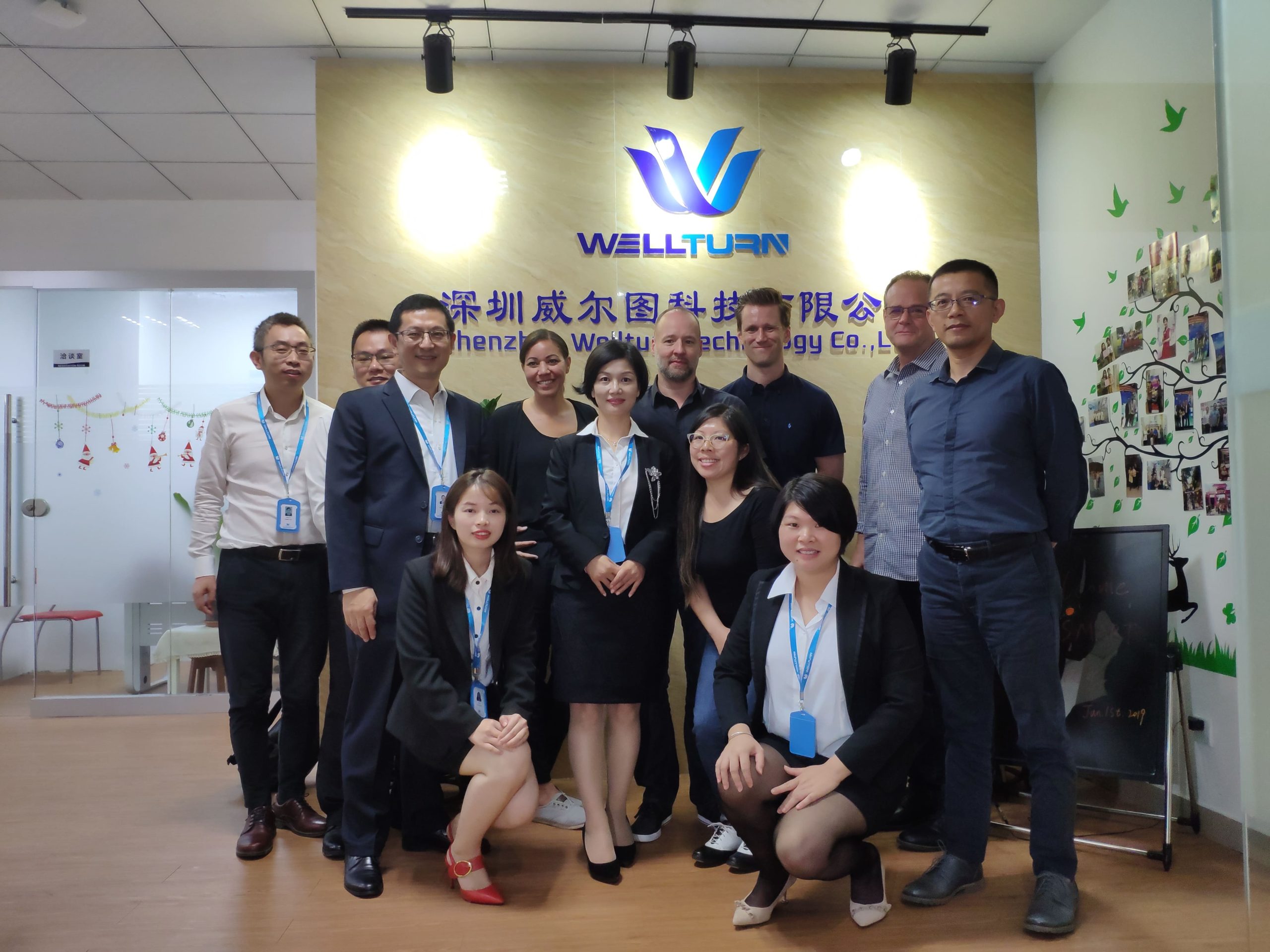 The client visited Shenzhen Wellturn Technology and took a group photo with the team.